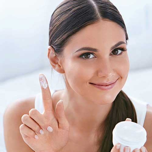 عکس مربوط به بهترین آبرسان پوست با کیفیت بدون بکگراند فواید استفاده از مرطوب کننده برای پوست