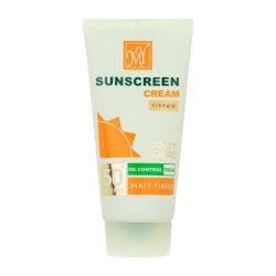 ضد آفتاب مای مدل اسپات گارد مات رنگی 4 کاره مناسب برای پوست های چرب