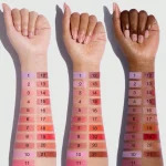 تست رنگ رژگونه مایع شیگلم رنگ Birthday Suit روی دست