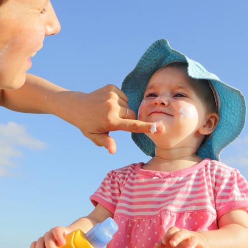 عکس مربوط به خواص ضد آفتاب با کیفیت بدون بکگراند خواص ضد آفتاب برای کودکان