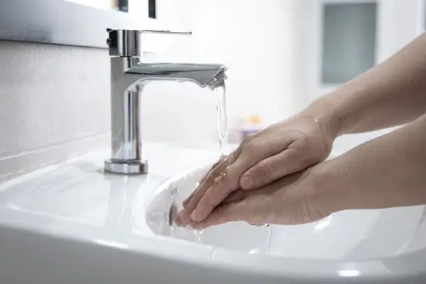 مراقبت از پوست دست با شستشو