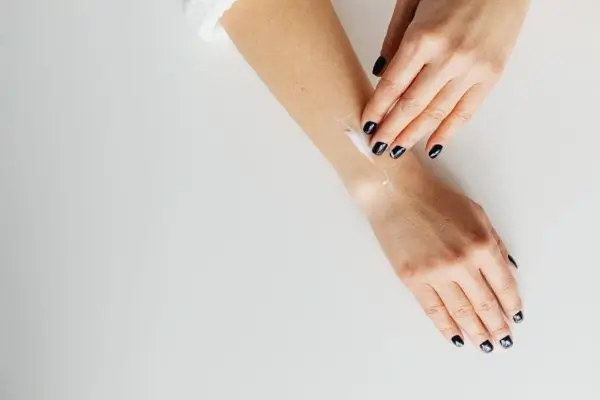 روش های مراقبت از پوست دست خانگی