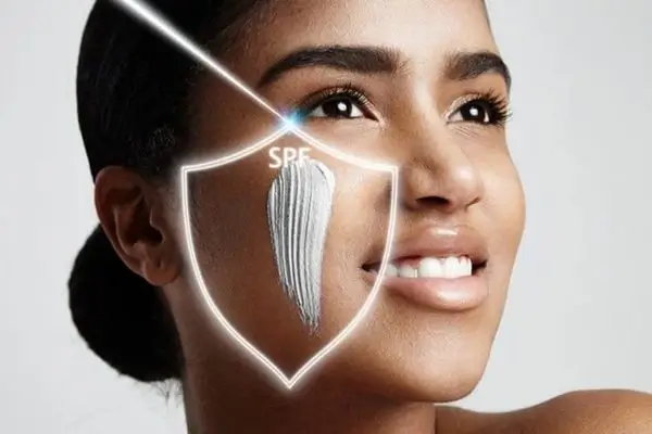 برای مراقبت از پوست صورت استفاده از ضد آفتاب حتی در روزهای ابری