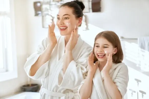 عکس مربوط به روتین پوستی با کیفیت بدون بکگراند روتین پوستی برای مراقبت از پوست مختلط