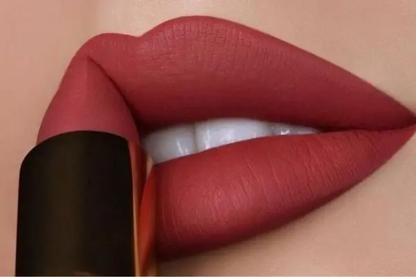 ویژگی‌ رژلب بدون سرب