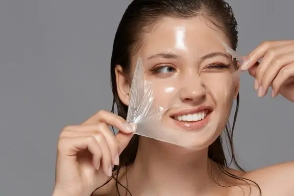 جوانی پوست با محصولات مراقبتی