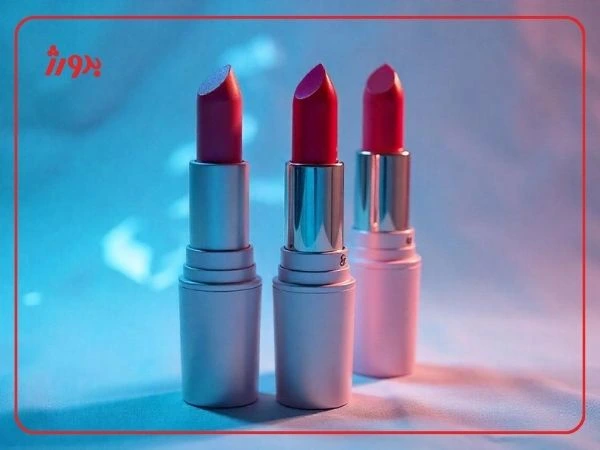 3 عدد رژ لب ایرانی الاصل با بکگراند آبی شیشه ای