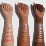 تست رنگ هایلایتر ژله ای شیگلم Powderd Sugar روی دست حجم 9.5 گرم