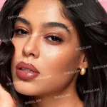 تست رنگ خط لب و گیپ گلاس شیگلم مدل Judgey Much روی لب